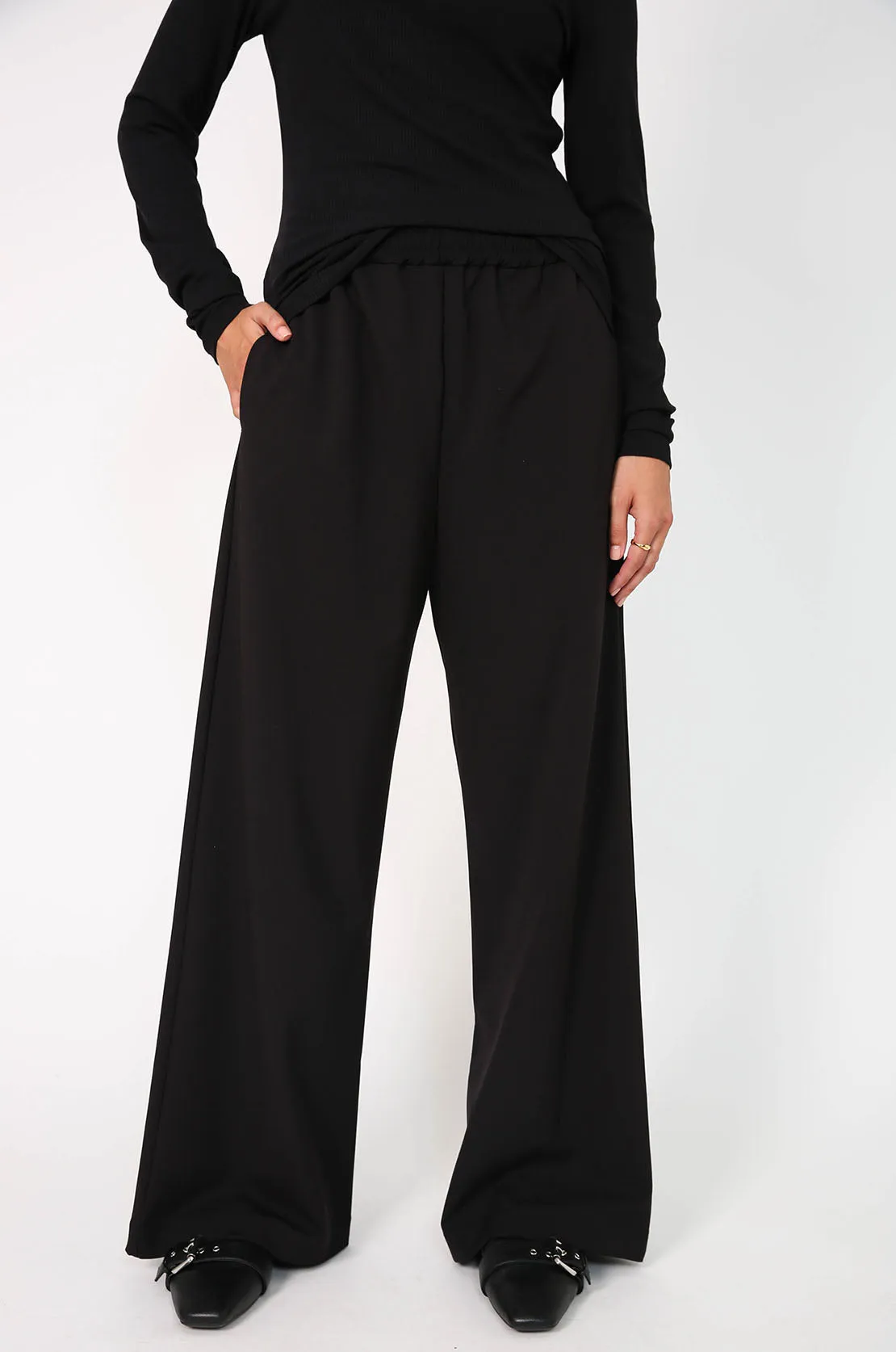 coached pant / black