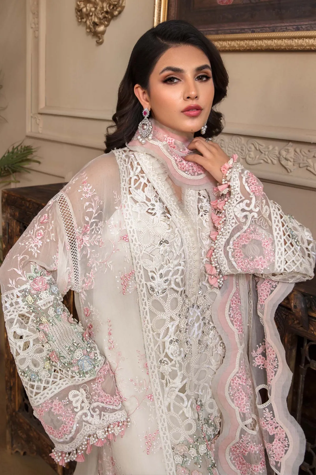 Embroidered White Salwar Kameez Pakistani Party Dresses
