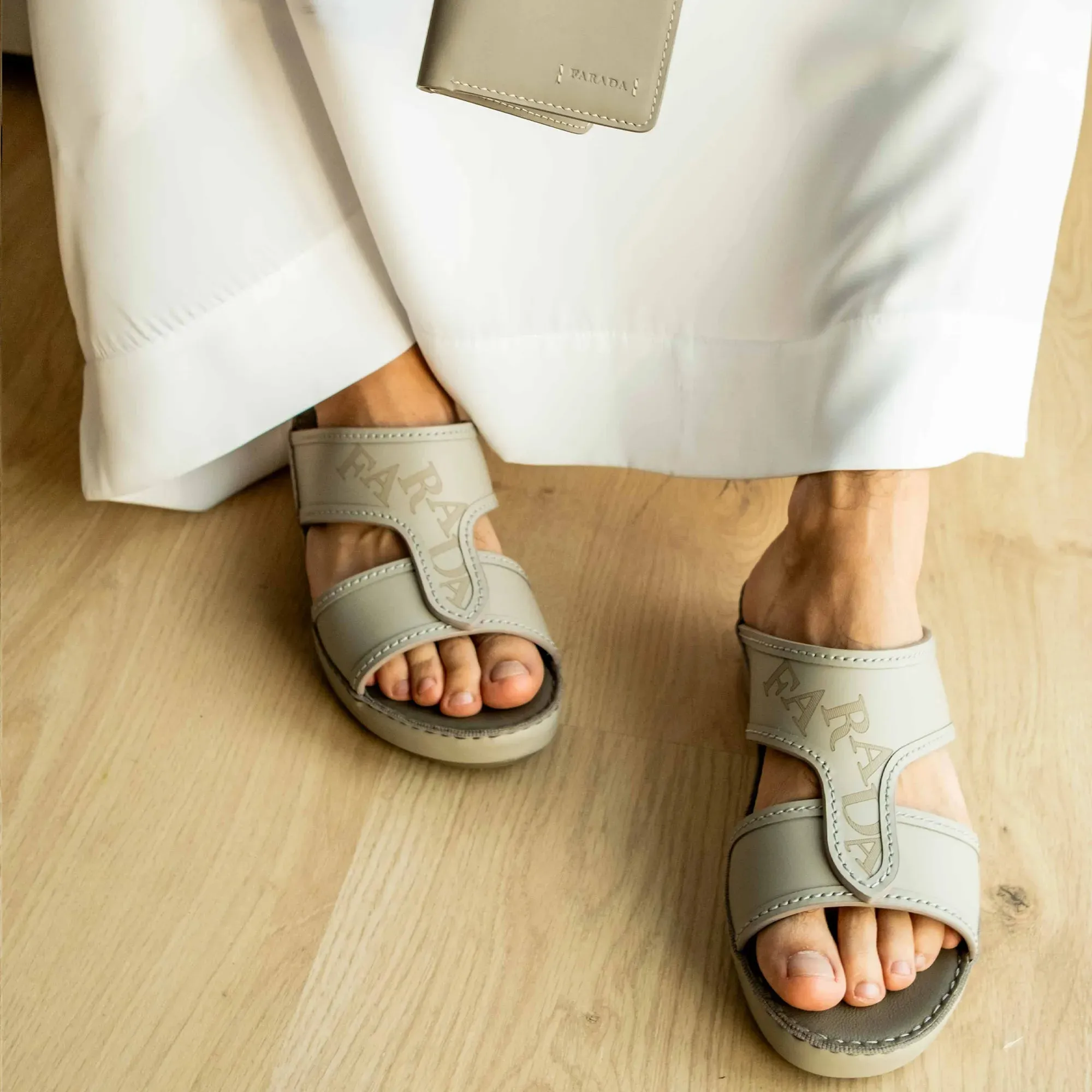 FARADA MODERN LEATHER SANDALS WITH EMBOSED LOGO LIGHT BEIGE