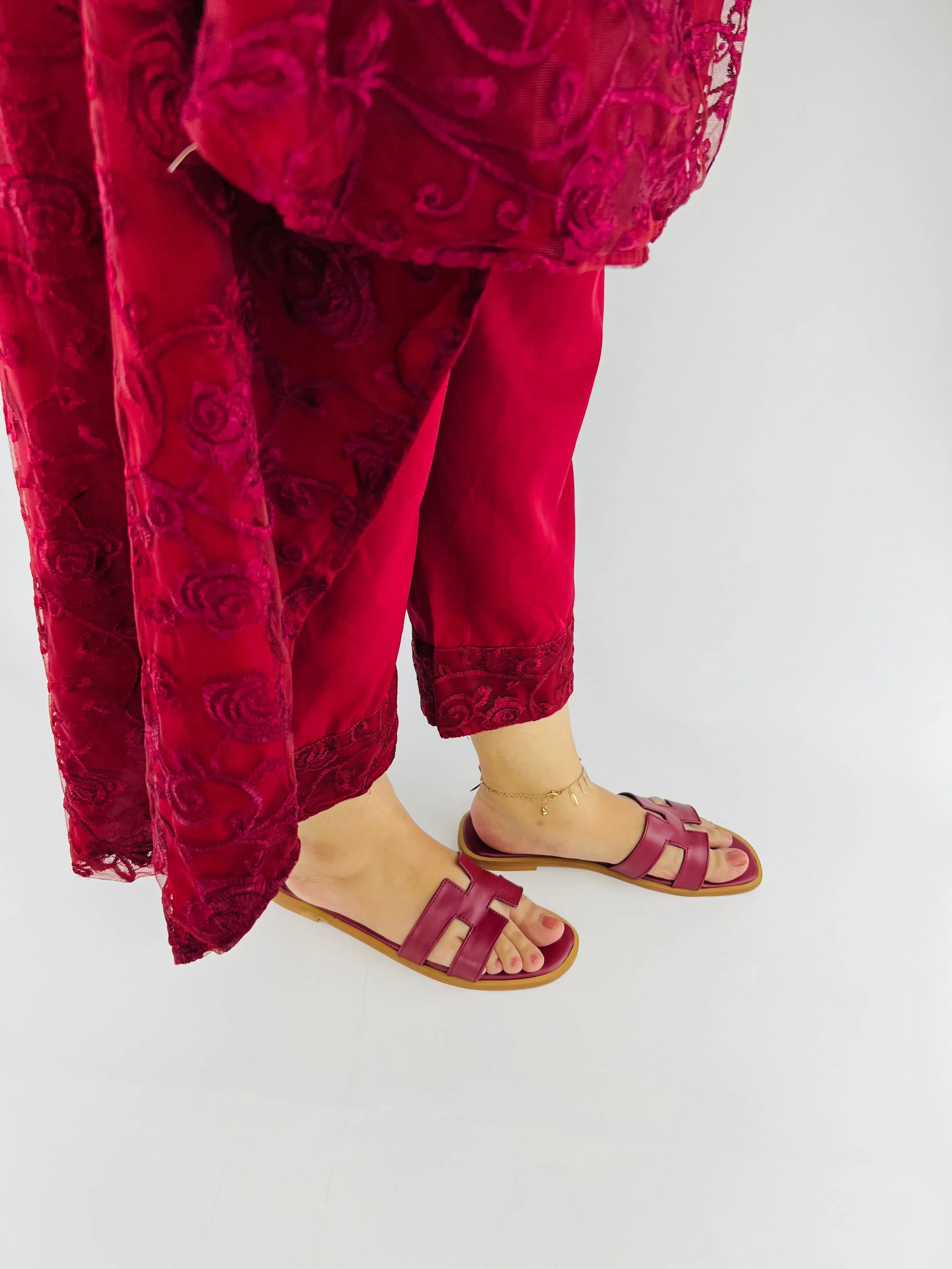 Hania Iconic H Style Oran Flat Slides in Maroon-11058