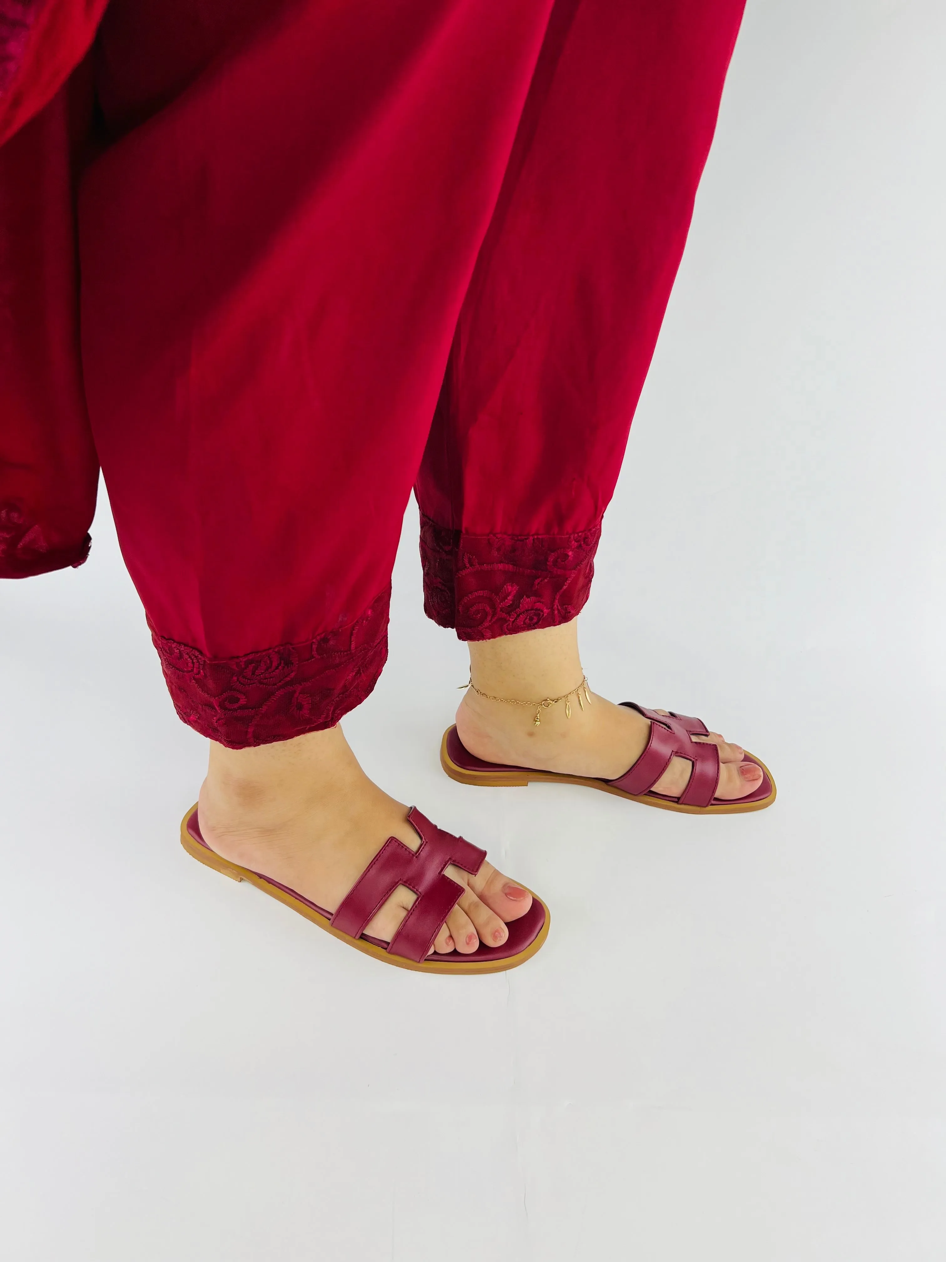 Hania Iconic H Style Oran Flat Slides in Maroon-11058