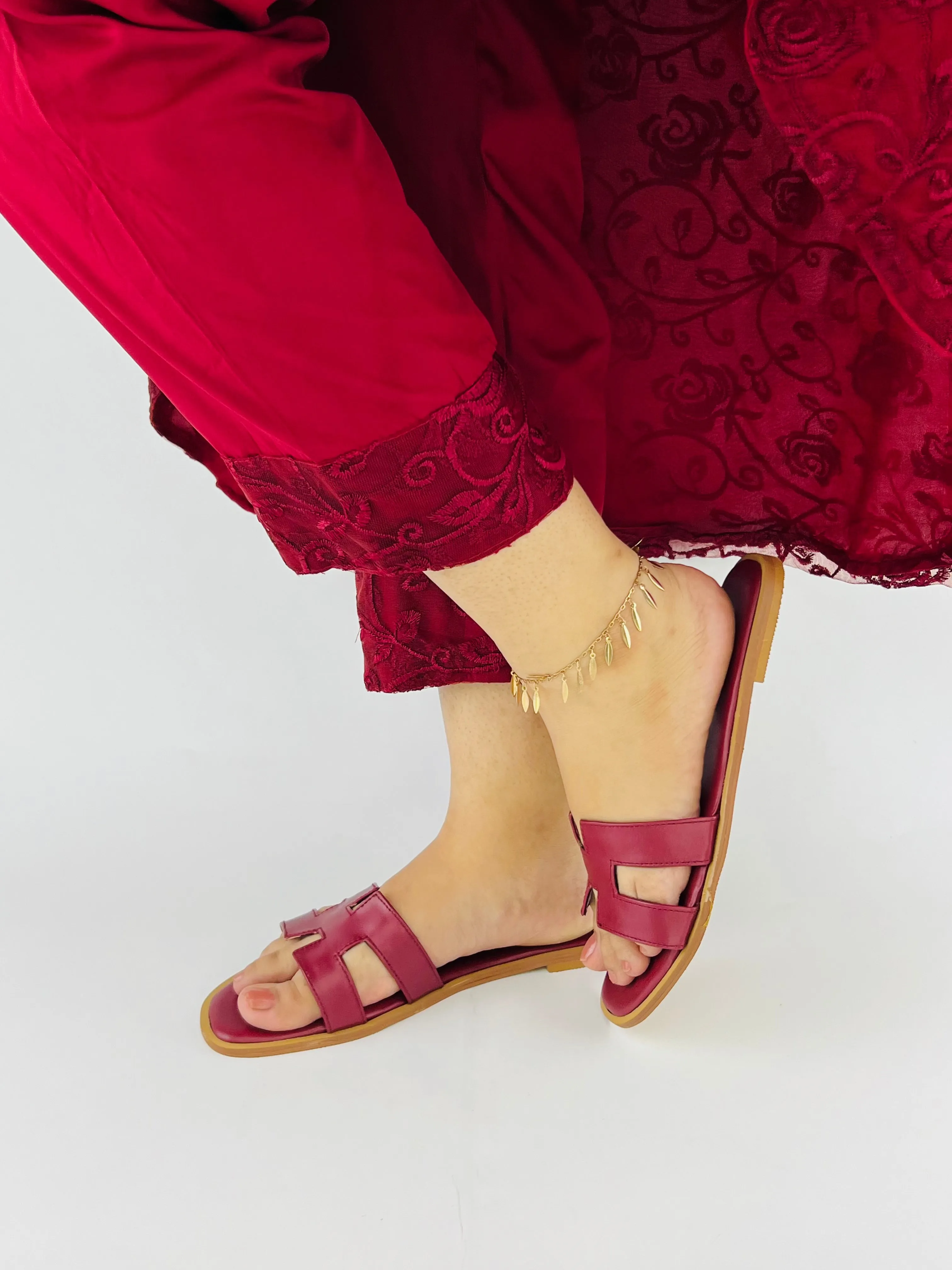Hania Iconic H Style Oran Flat Slides in Maroon-11058