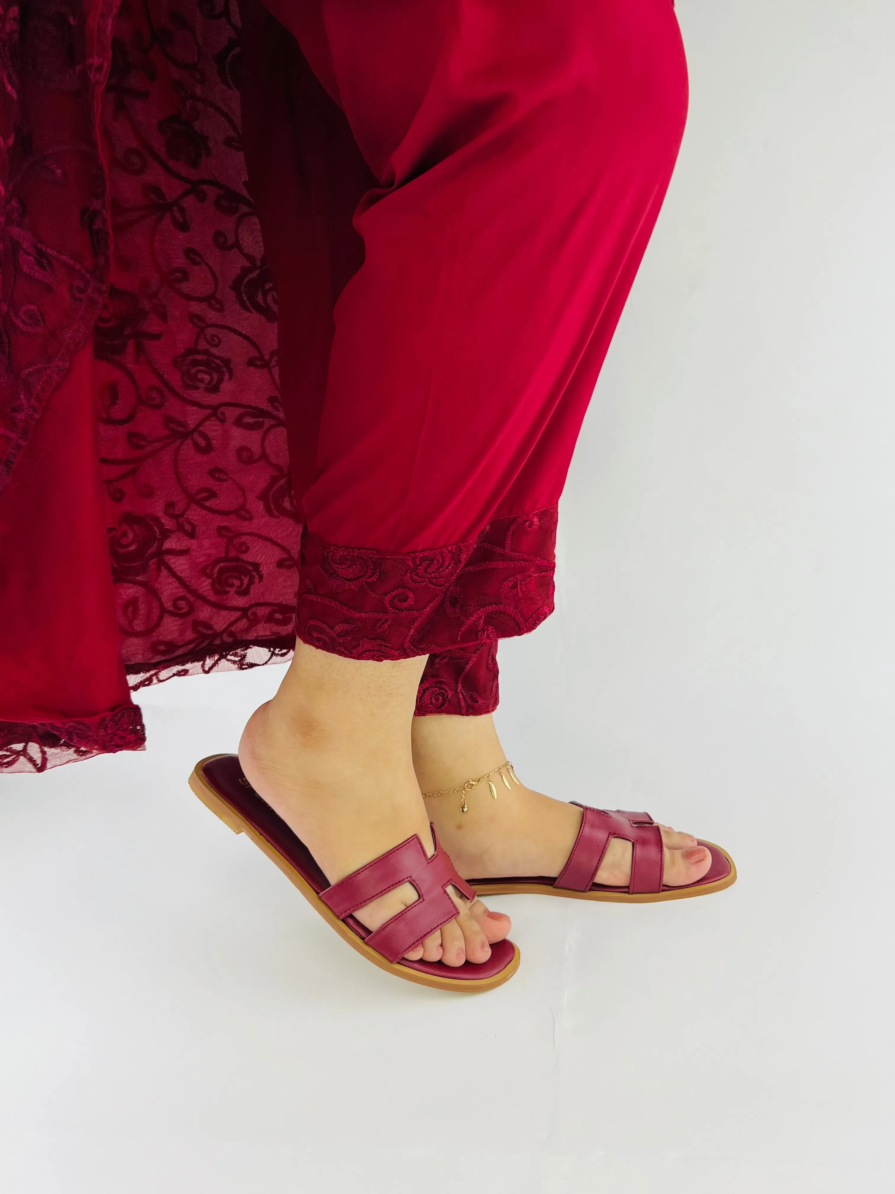 Hania Iconic H Style Oran Flat Slides in Maroon-11058
