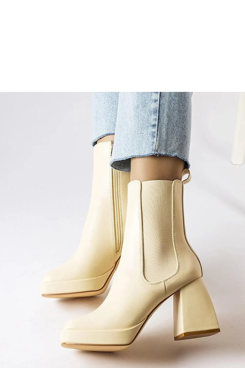 Heel boots
