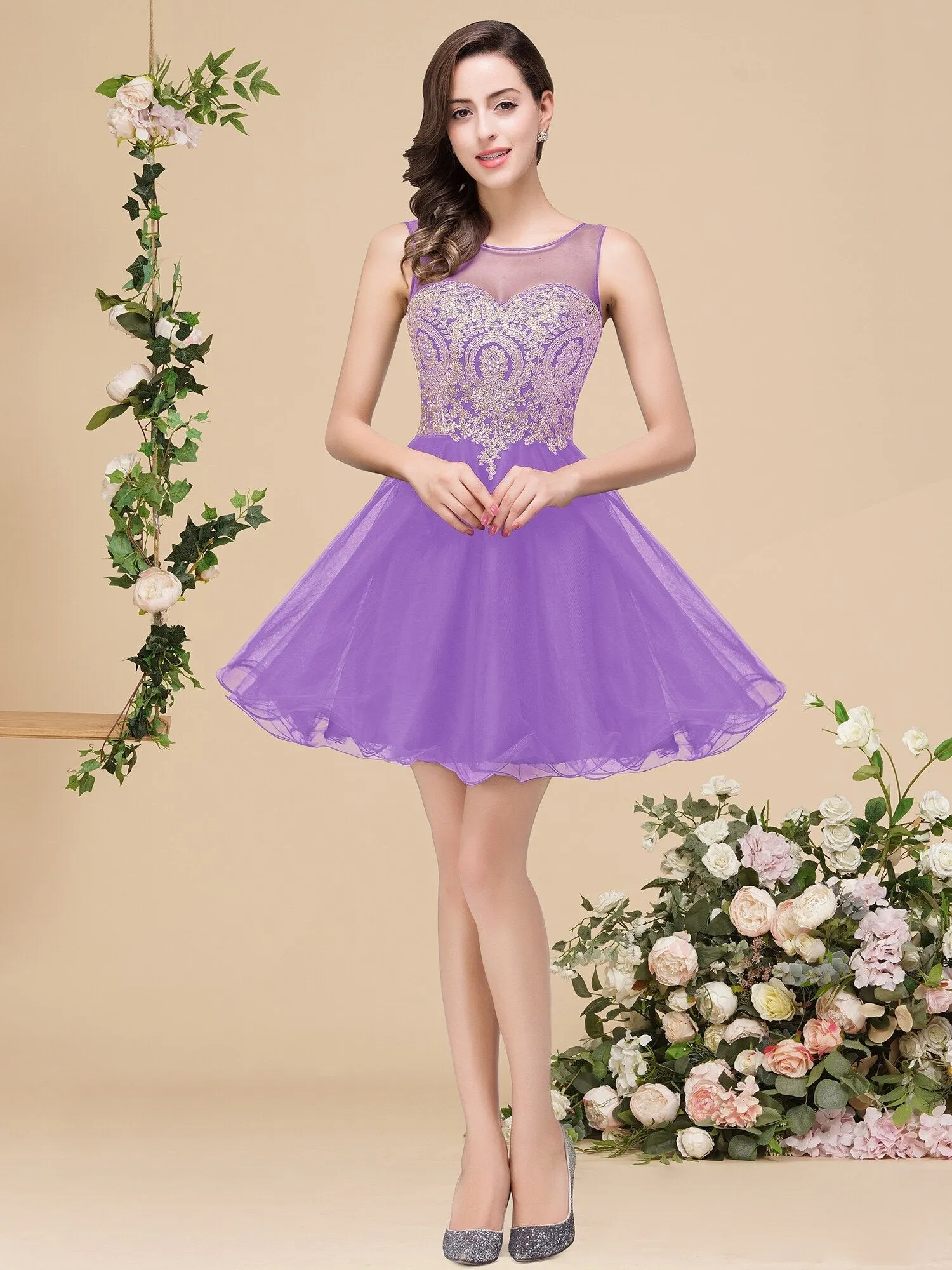 Lovely Short Homecoming Gowns Straps V Neck Cocktail Dresses Floral Open Back Sleeveless Wedding Party Gowns Mini Prom Dress