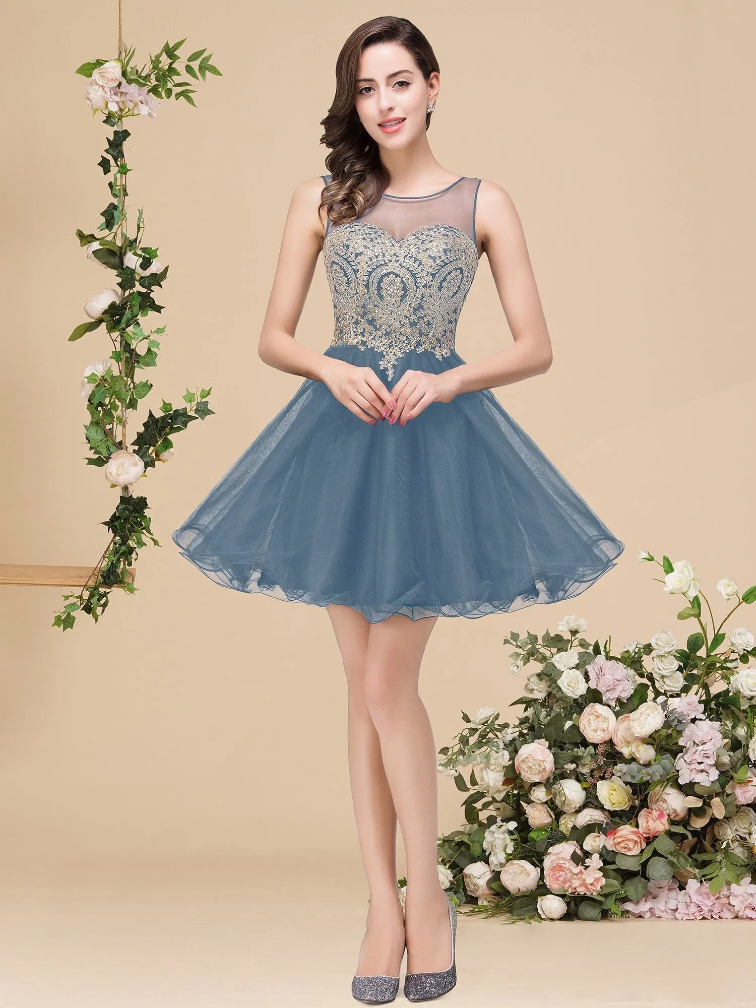 Lovely Short Homecoming Gowns Straps V Neck Cocktail Dresses Floral Open Back Sleeveless Wedding Party Gowns Mini Prom Dress