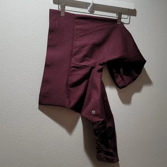 LULULEMON HIGH WAISTED CAPRI LEGGINGS CROPPED BURGUNDY ATHLEISURE ACTIVEWEAR 10