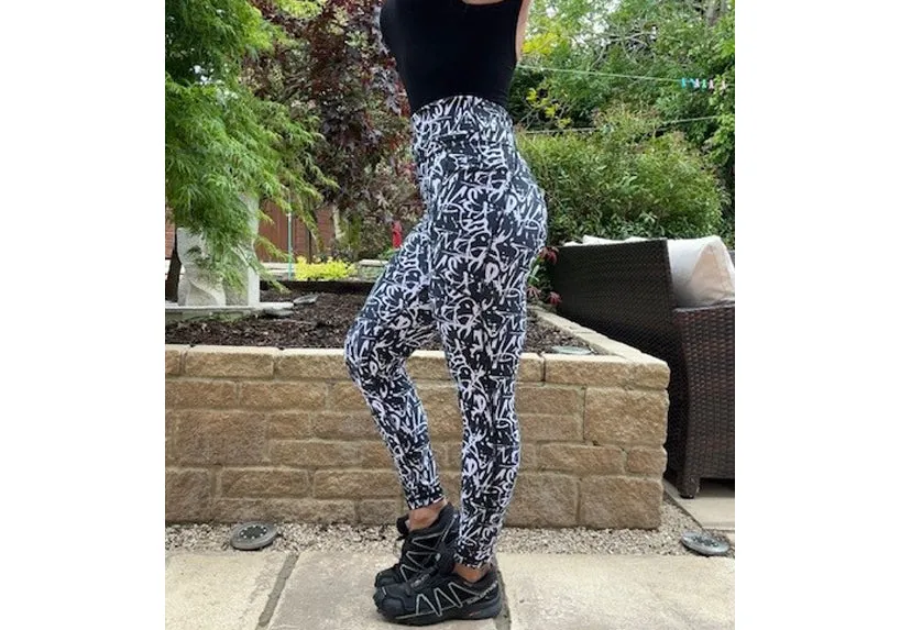 Monochromatic leggings with pockets