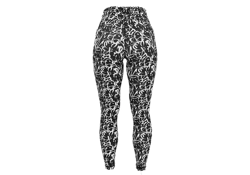 Monochromatic leggings with pockets