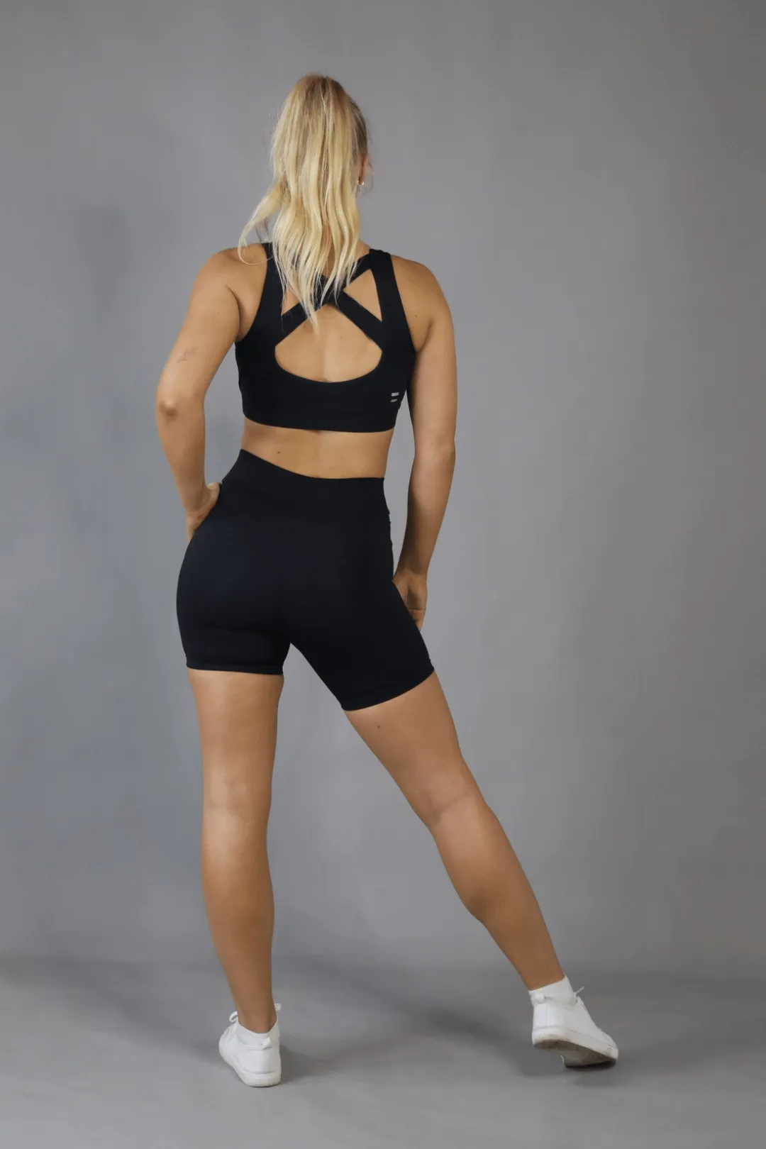 (Pre-Order) Perform Mid Waist Mid Shorts - Black