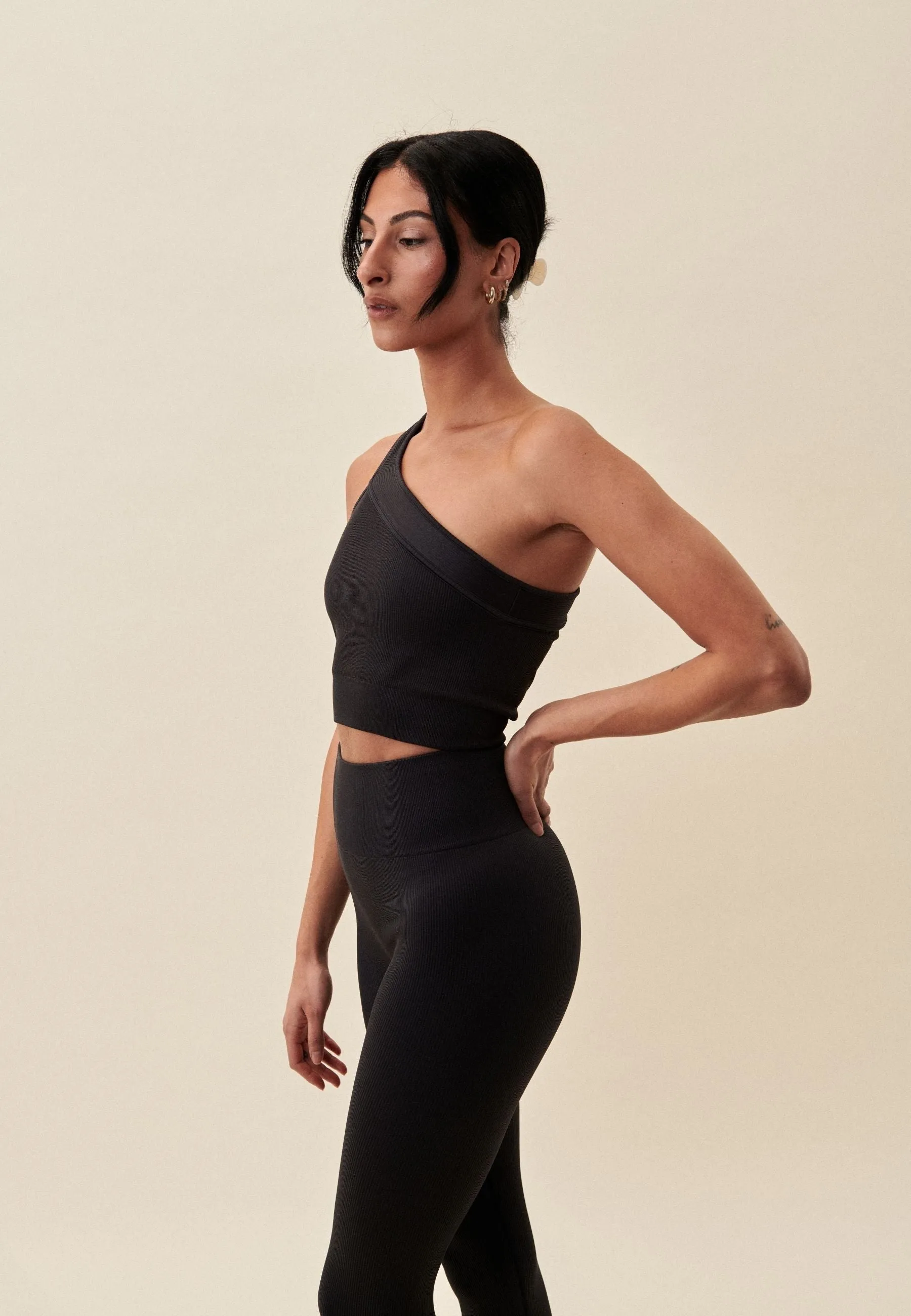 Ribbed Seamless One Shoulder Bra - Dusty Black