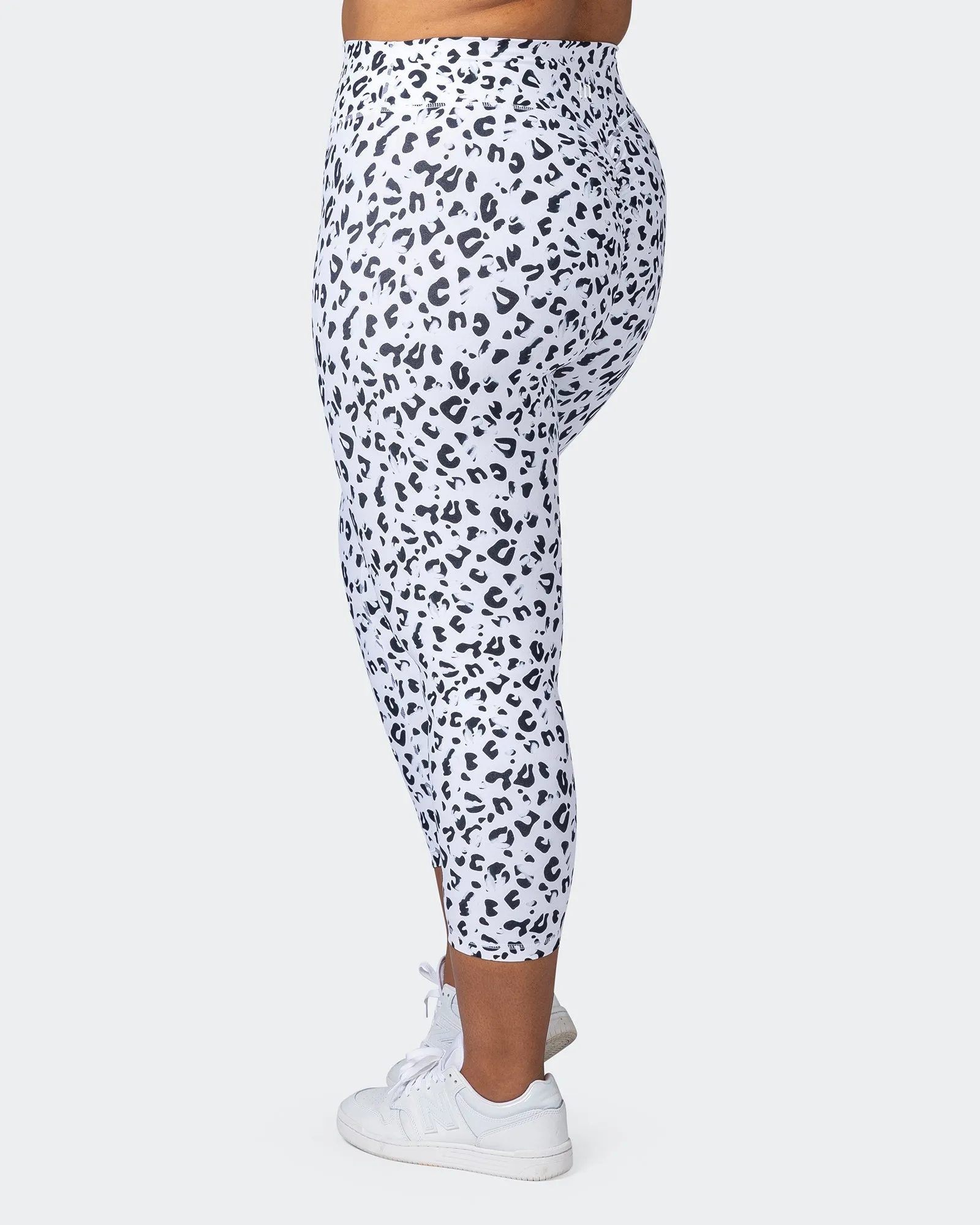 Signature Scrunch 7/8 Leggings - Snow Leopard