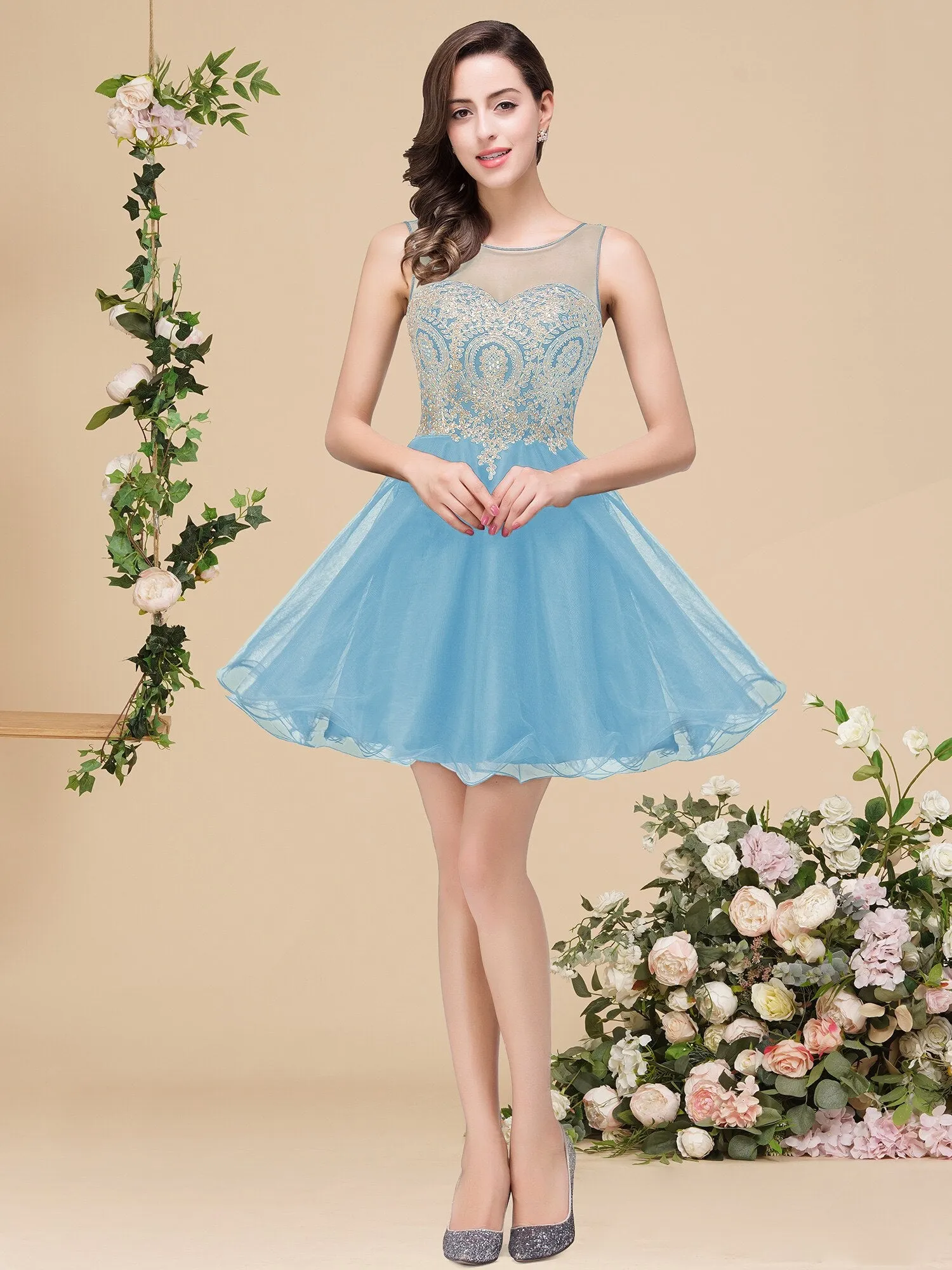 Summer Short Prom Party Gown Gold Homecoming Dress with V Neck and Appqulies