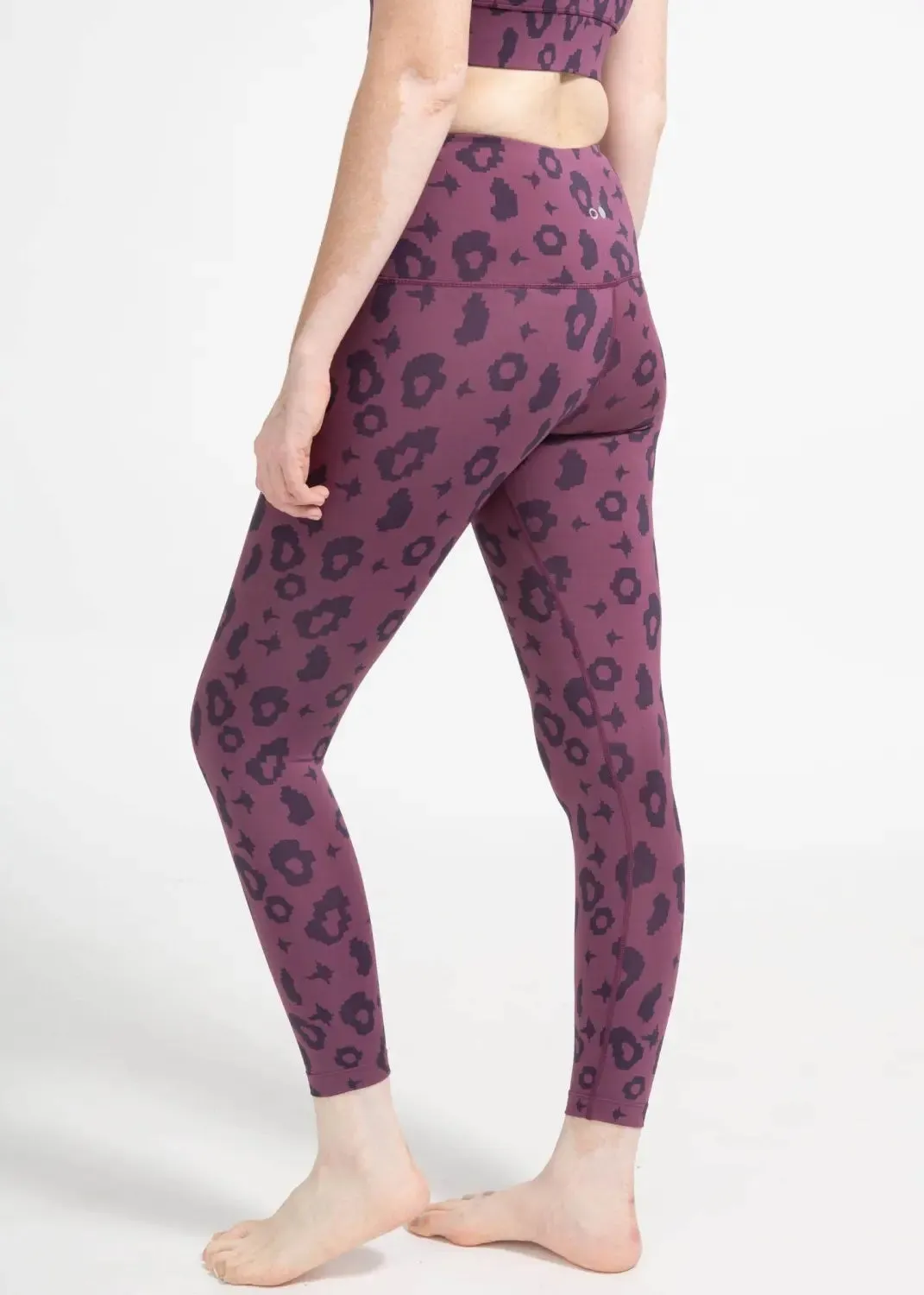 Surf & Yoga Leggings mit Lila Leopard Print