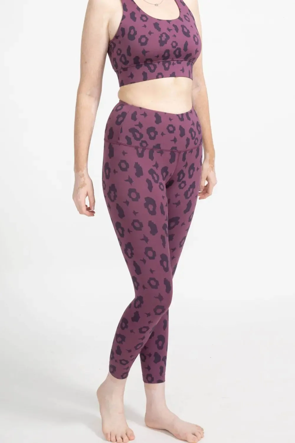 Surf & Yoga Leggings mit Lila Leopard Print