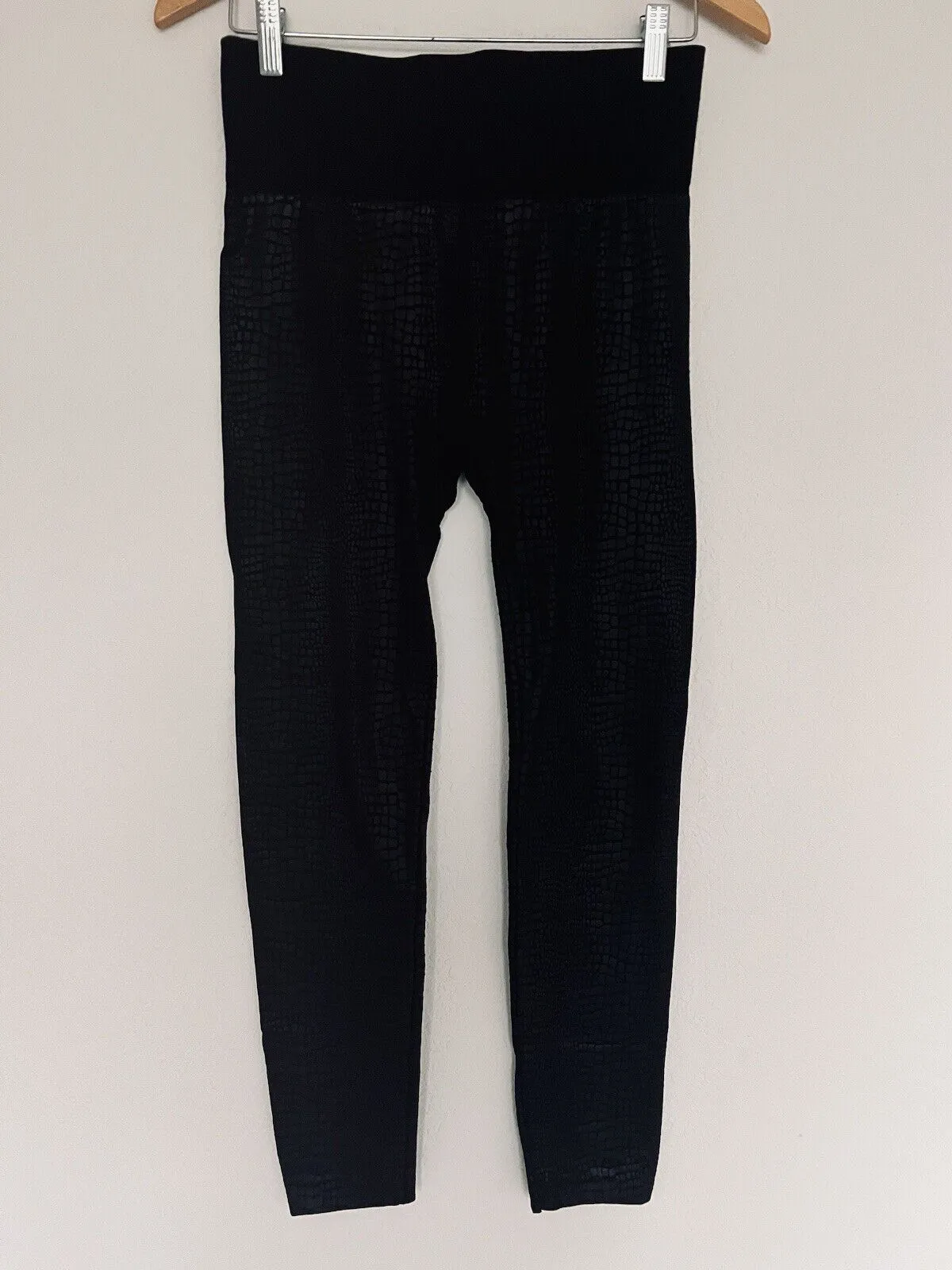 TAHARI Sport Women's Black Snakeskin Leggings Size XL