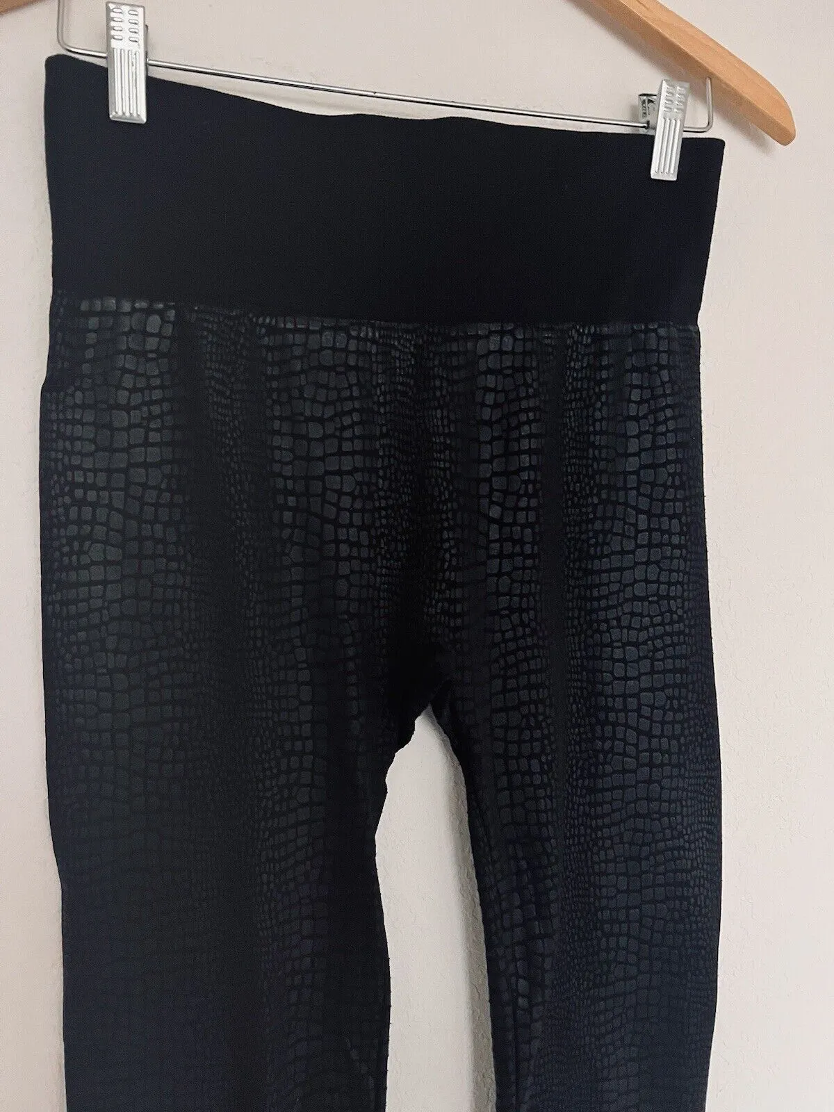 TAHARI Sport Women's Black Snakeskin Leggings Size XL