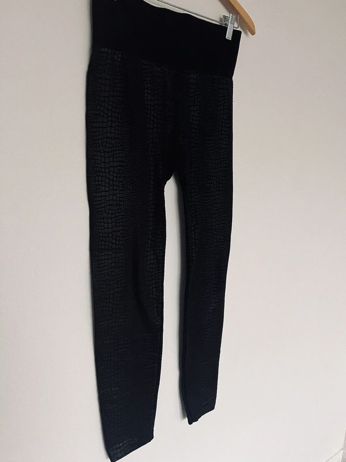 TAHARI Sport Women's Black Snakeskin Leggings Size XL