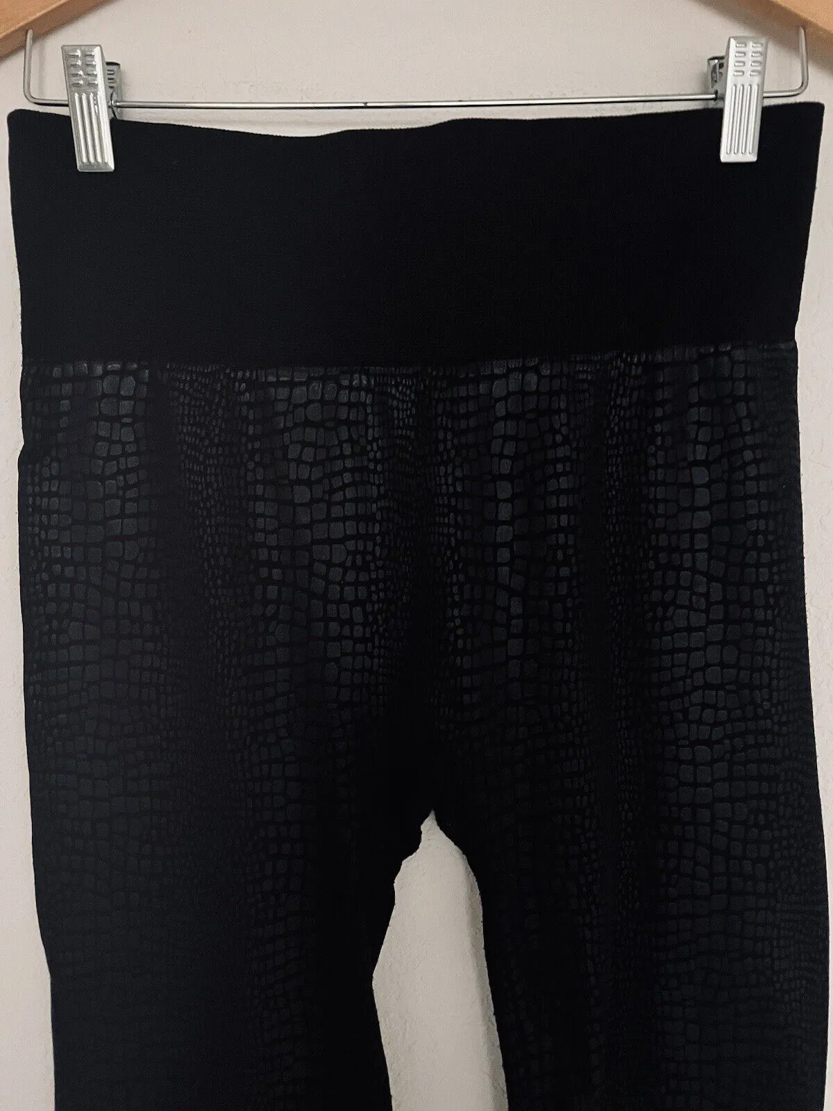 TAHARI Sport Women's Black Snakeskin Leggings Size XL