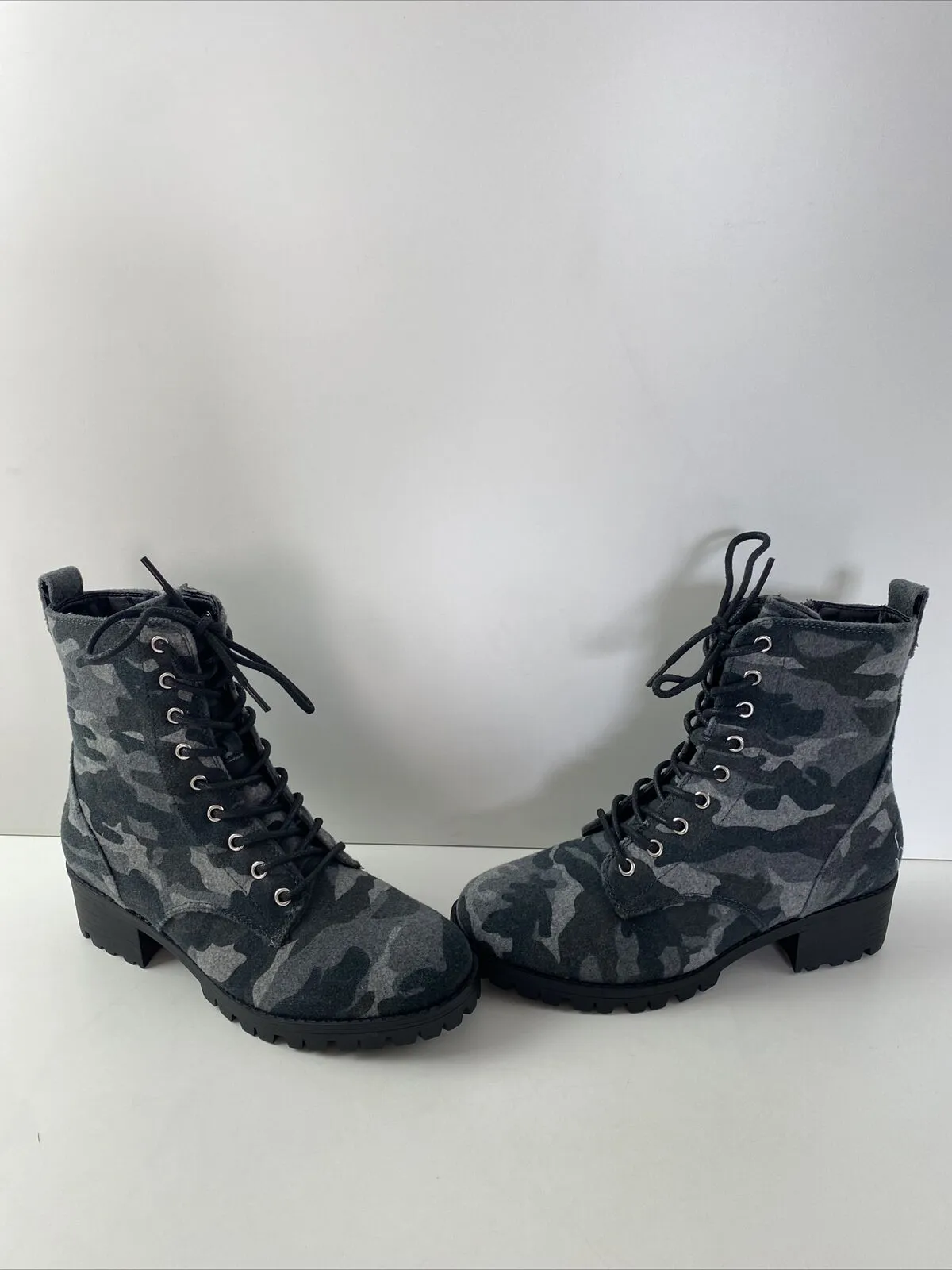 True Craft RAYLEE Gray Camo Fabric Lace Up/Zip Block Heel Hiking Boot