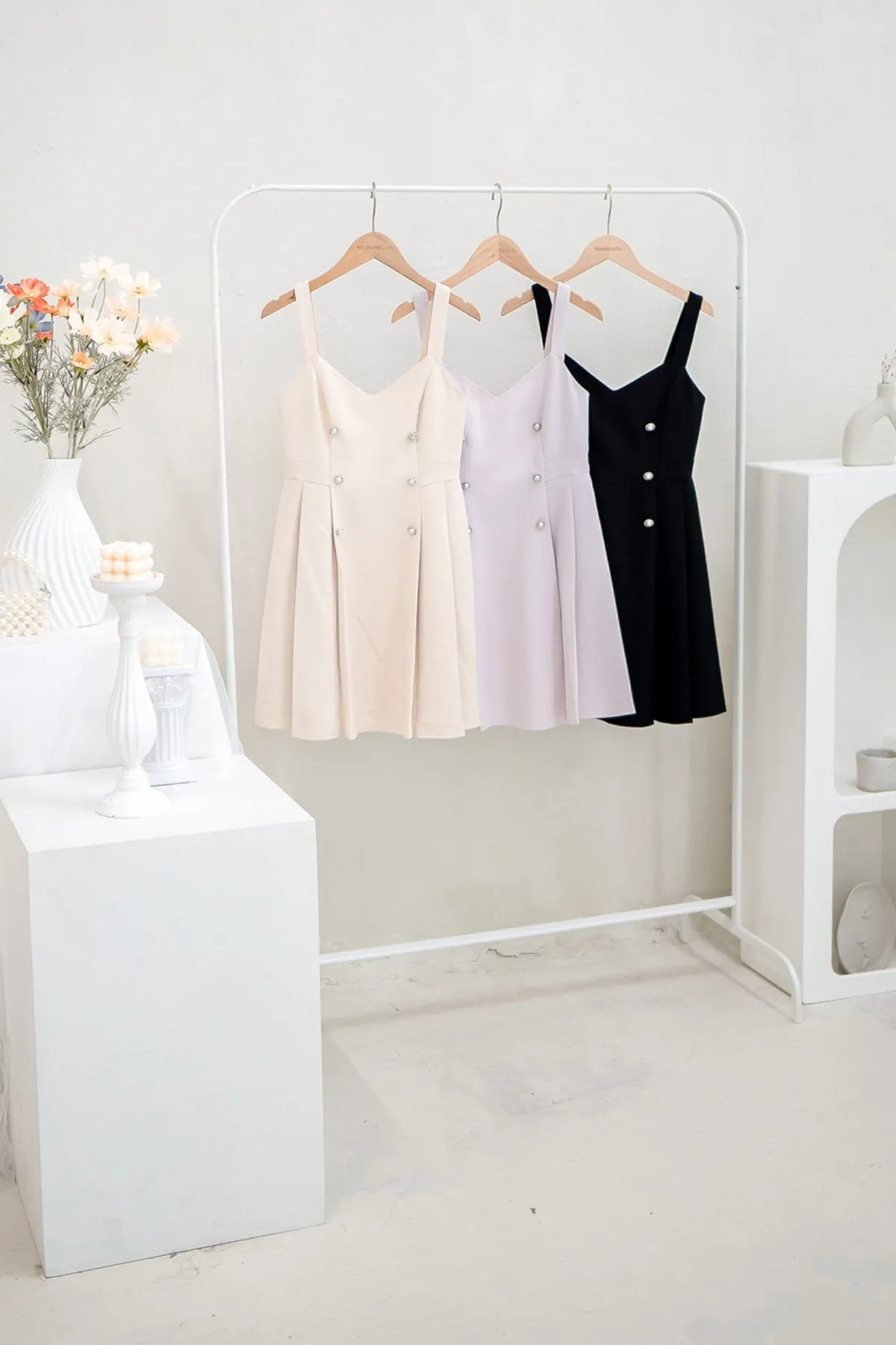 WINDSOR PLEATED DRESS IN OAT